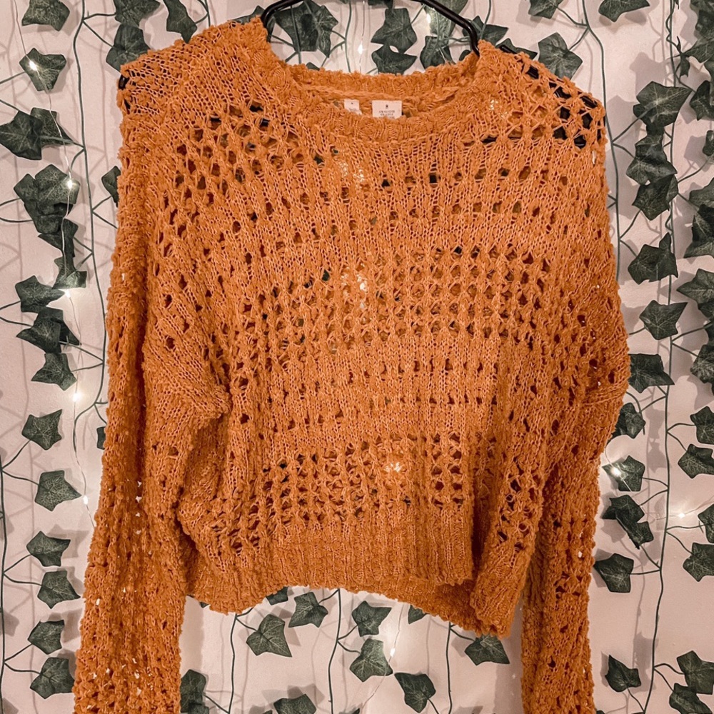 TILLYS YELLOW SWEATER ✰